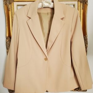 Karen Scott light tan fully lined tailored jacket. Size 16